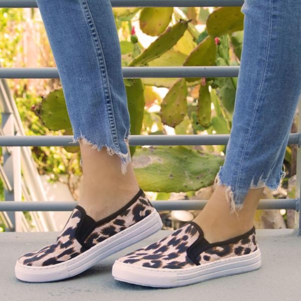 LAST ONE! Leopard/cheetah print slip on sneakers - Picture 1 of 7